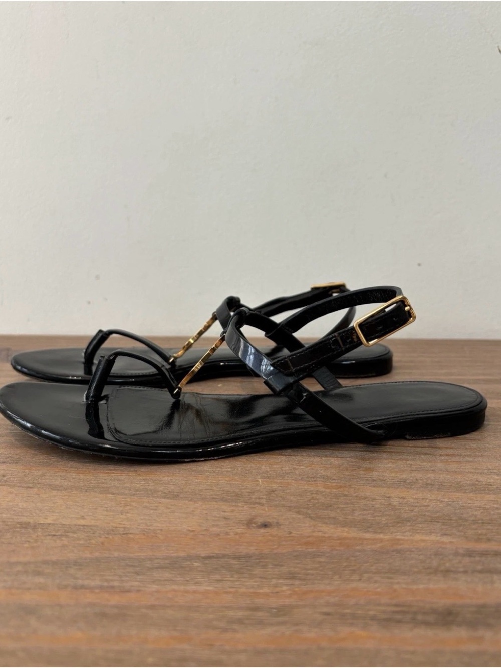 Saint Laurent Cassandra YSL t- strap black patent leather flat sandals 38.5 - Picture 5 of 8